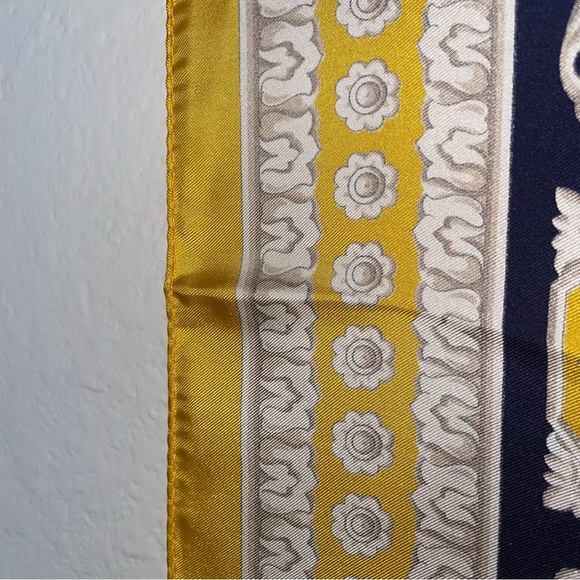 Luxury Versace silk scarf 35" square yellow gold navy cream baroque design NWOT - Picture 9 of 16